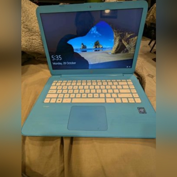 HP Laptop - Picture 2 of 2